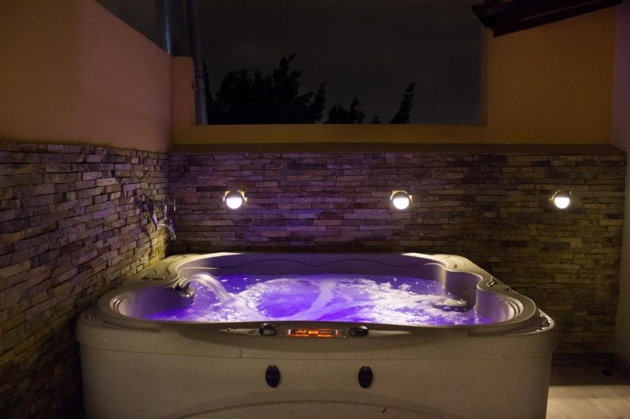 Apartamento Lleras Ac Hot Tub Medellín Zewnętrze zdjęcie